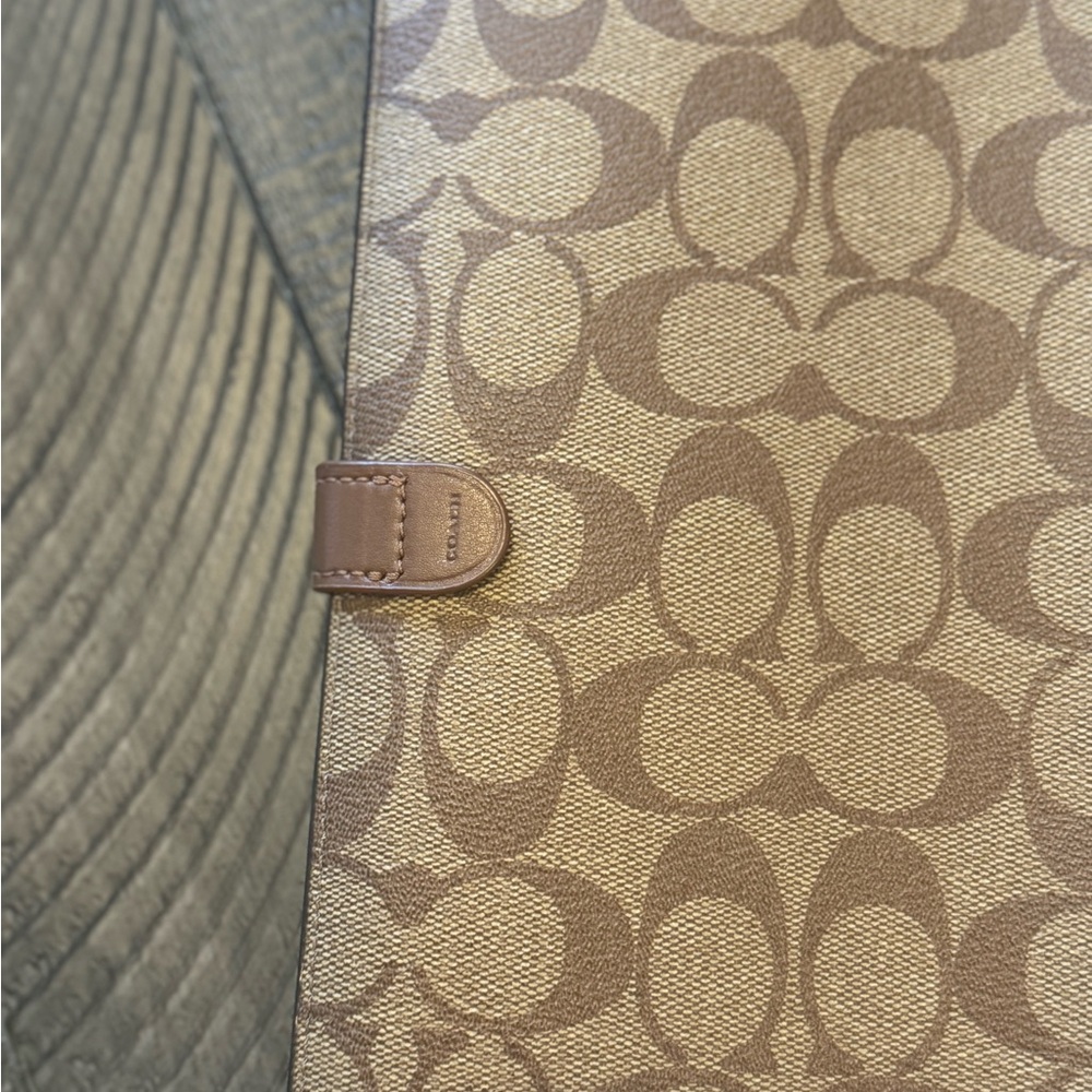 Coach Signature Canvas Organizer in Brown and Tan. - Picture 3 of 6
